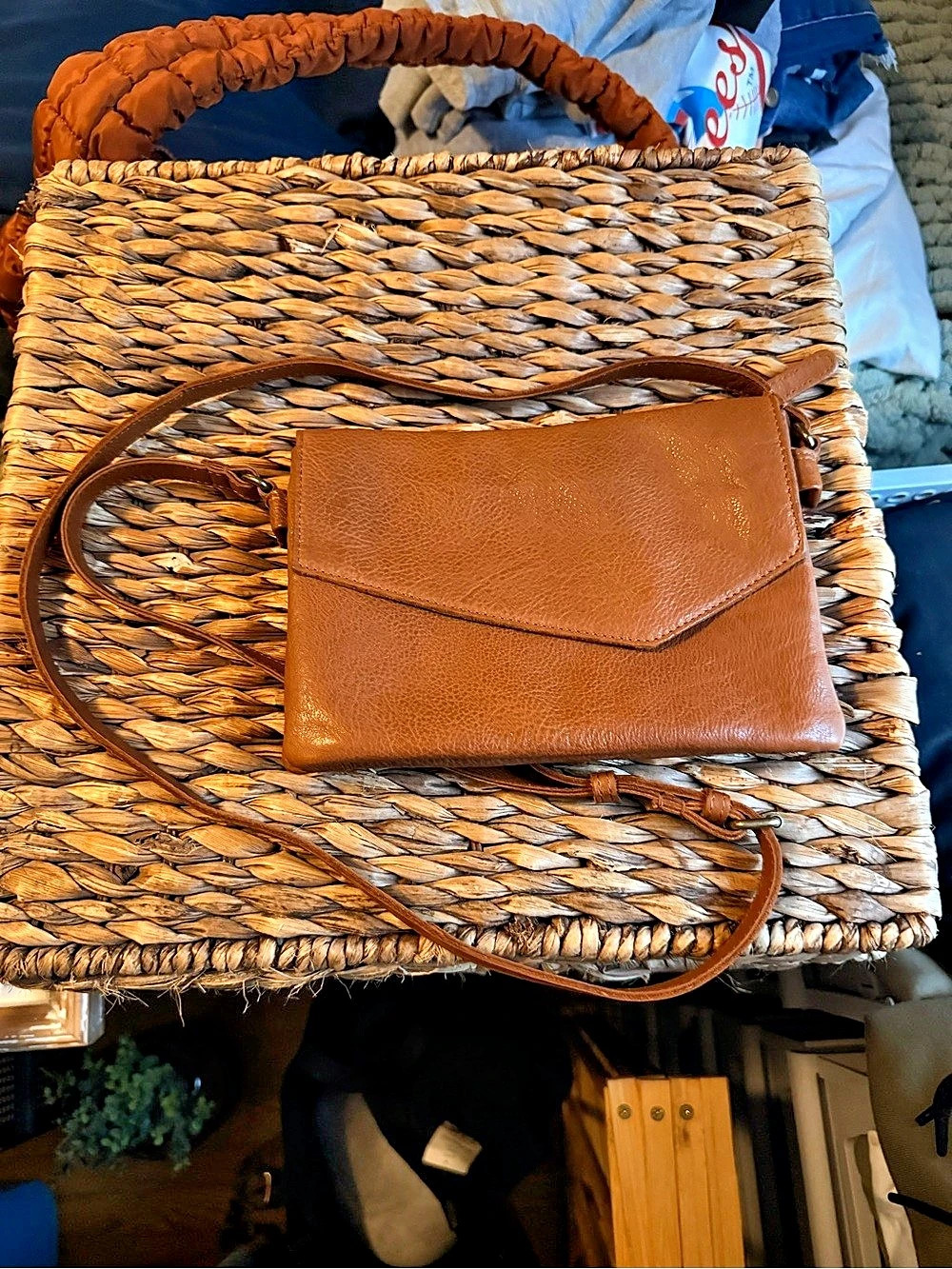 Vilenca Shoulder Bag in Brown & Tan